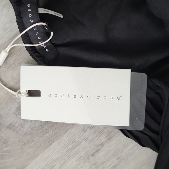 English Rose Black Pleated Jumpsuit Off Shoulder Chiffon Sizes S & XS - Picture 7 of 7